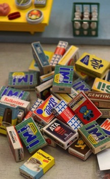 Épicerie miniature: les produits du panier.