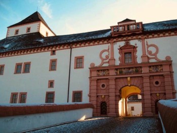  Retour vers l'enfance: entrée principale du château de chasse d'Augustusburg, Saxe. 